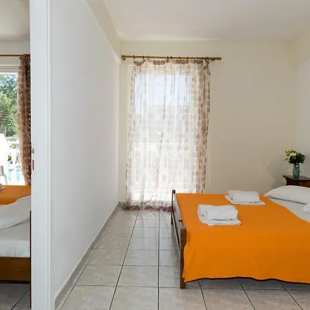 Relax Hotel Закинтос