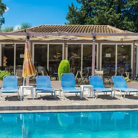 Отель Relax Hotel 2*